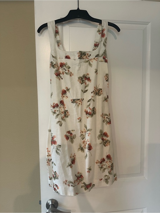 Abercrombie & Fitch Dresses & Skirts - Abercrombie & Fitch strawberry floral mini dress